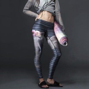 Teeki Love the Elephant Hot Pants Yoga Leggings Small S Black Striped Floral